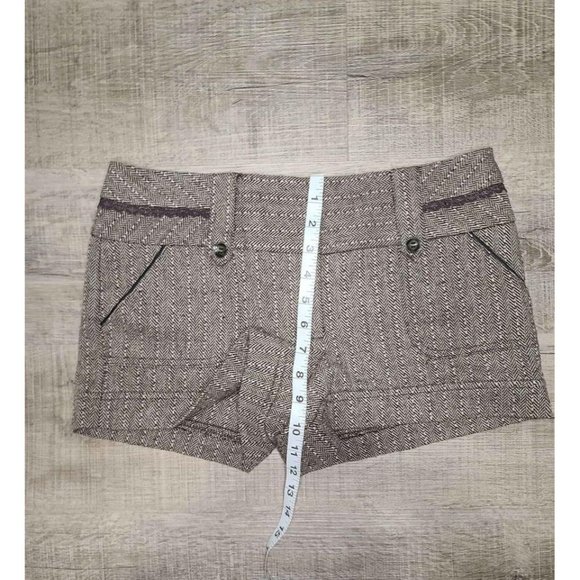 Chic Brown Tweed Mini Shorts - Picture 6 of 6